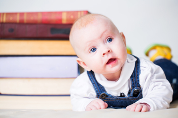 Baby ligger på maven