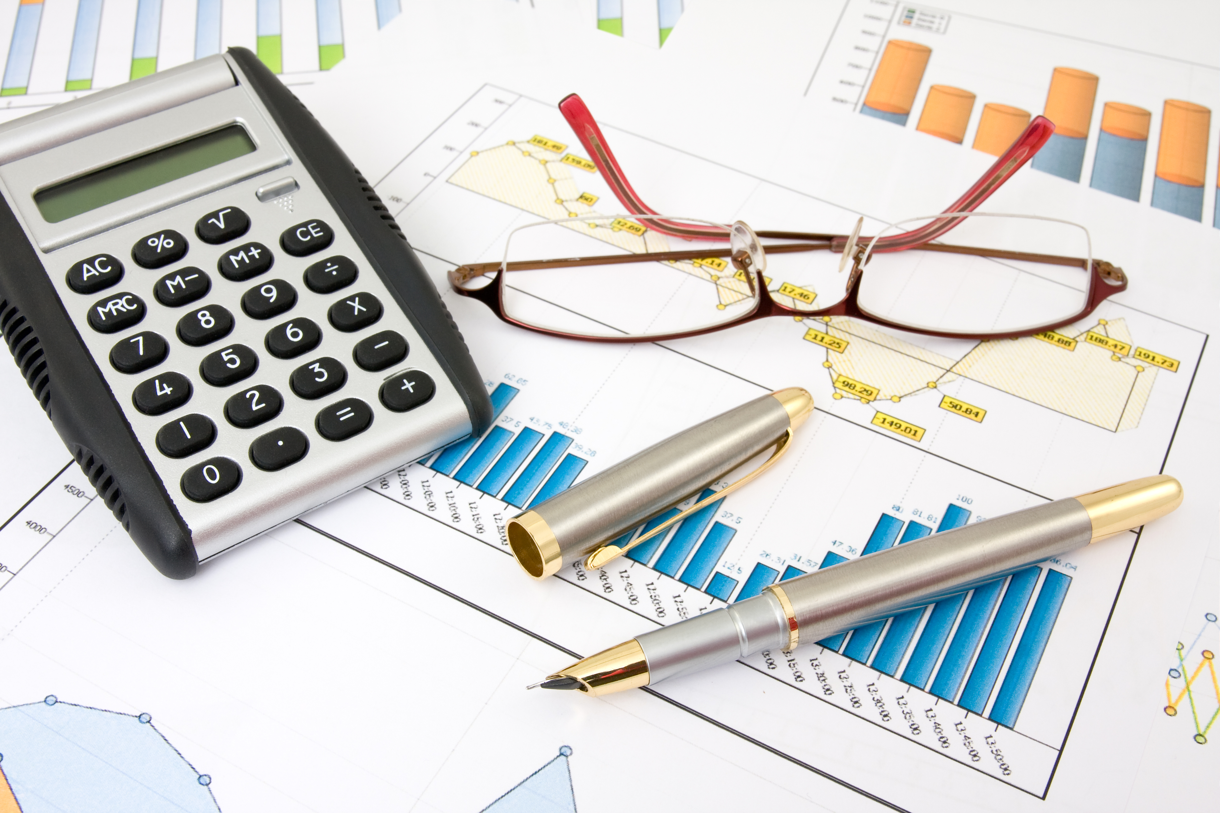 Illustration af regnskab og ansøgning