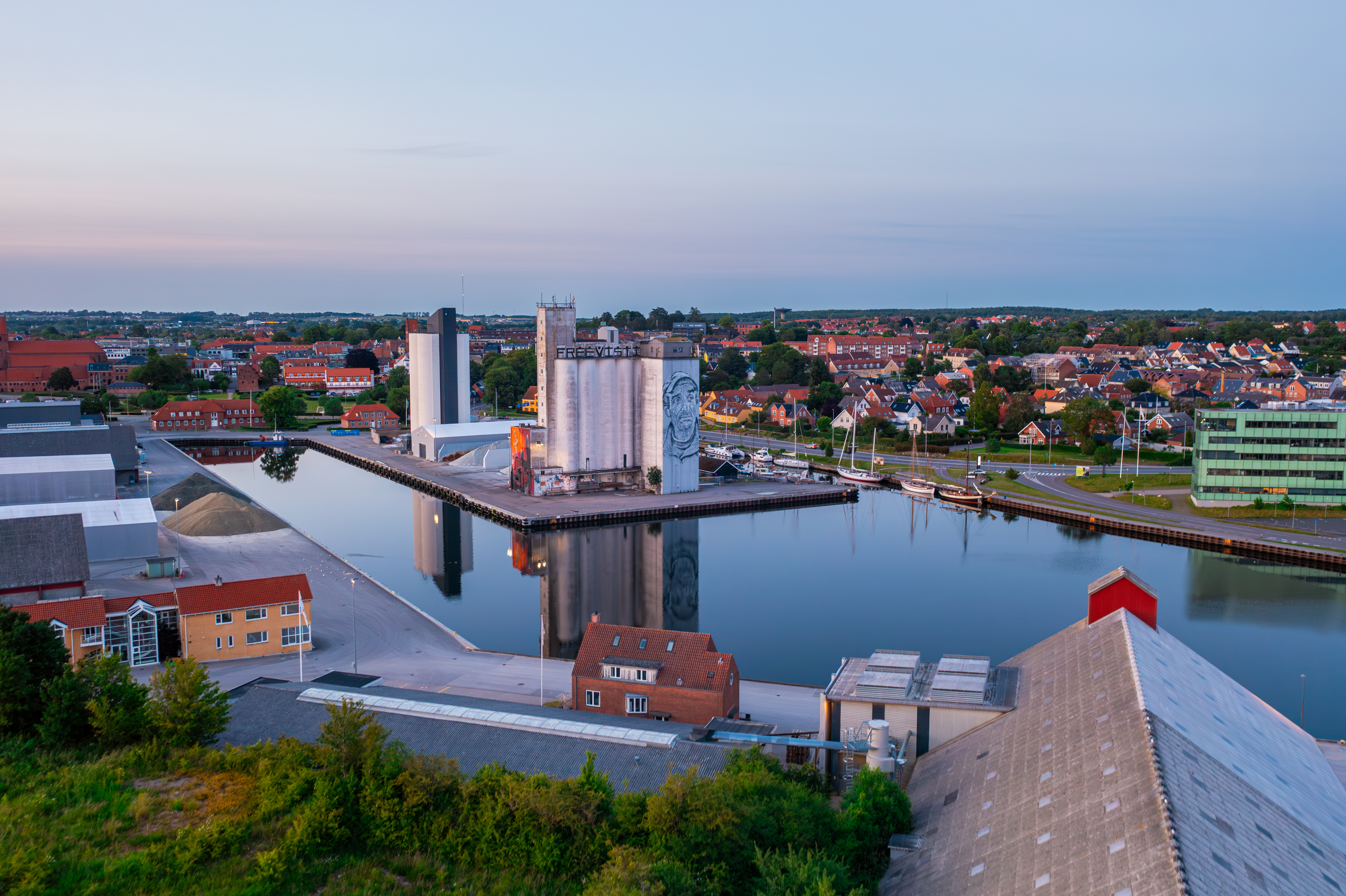 Havnebassinet i Næstved i skumring fra Maglemølle