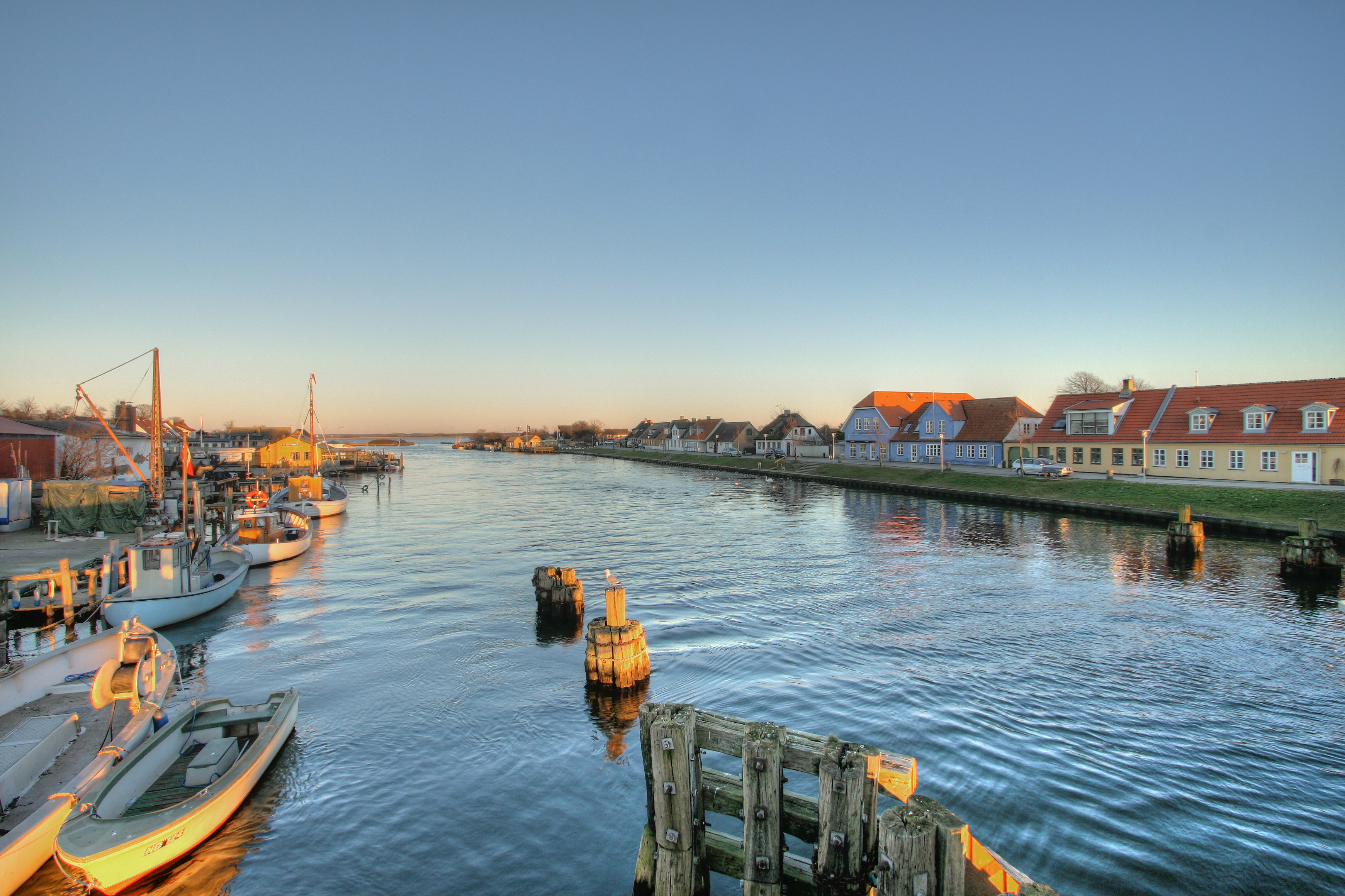 Kanalen i Karrebæksminde ved solnedgang