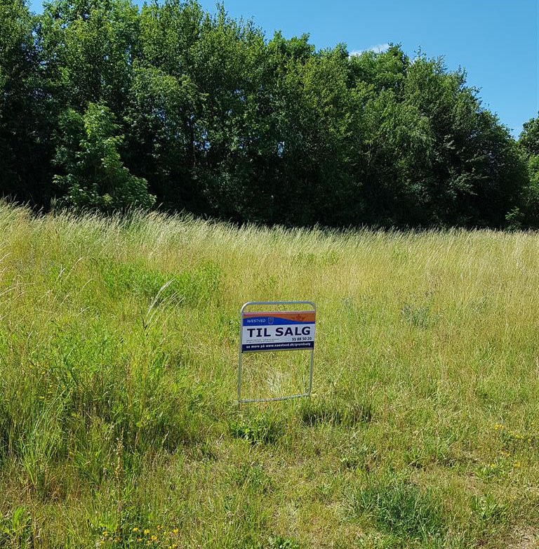 Til Salg- skilt - opsat ved Glasmagervej 32