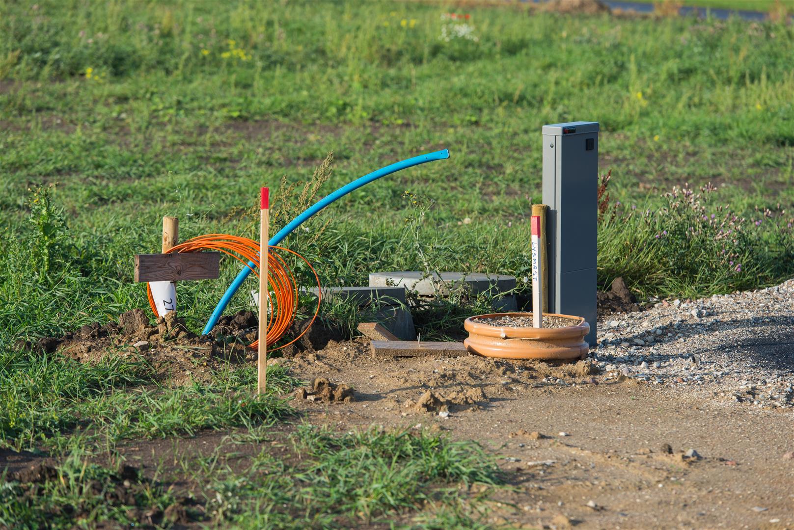 Billede af ledning på en byggegrund