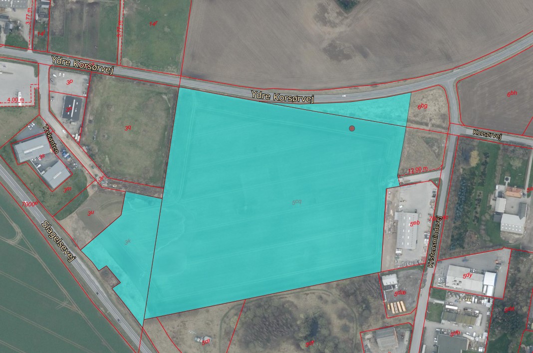 Kort fra webgis med markering af ledigt areal på Trekanten i Fuglebjerg februar 2025