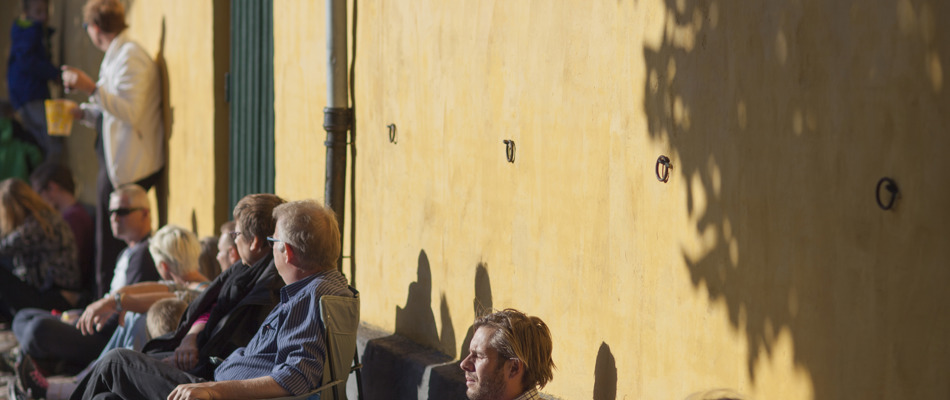 Solskin og mennesker v. Grønnegade Kaserne