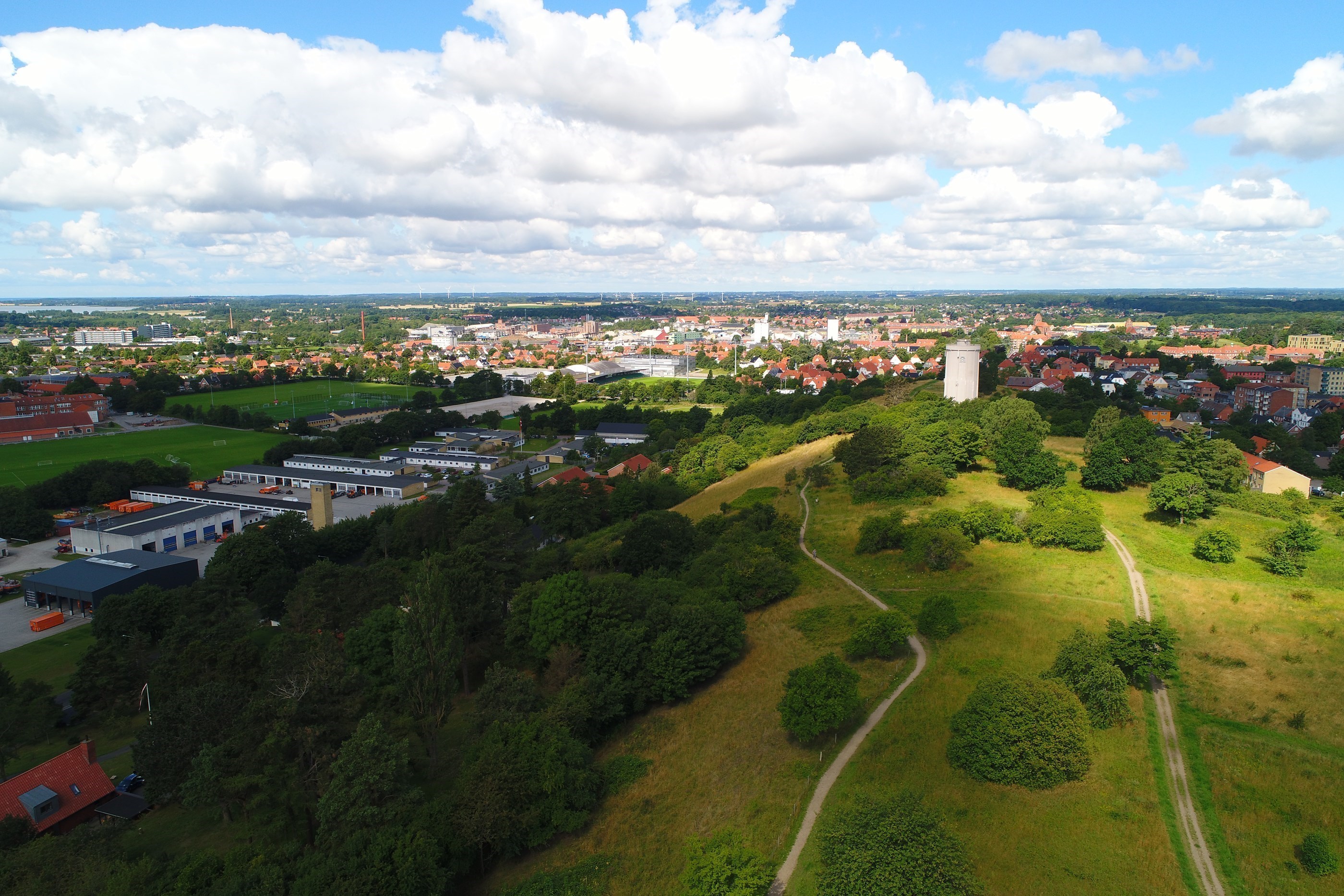 Dronefoto Bag bakkerne ved Åsen i Næstved