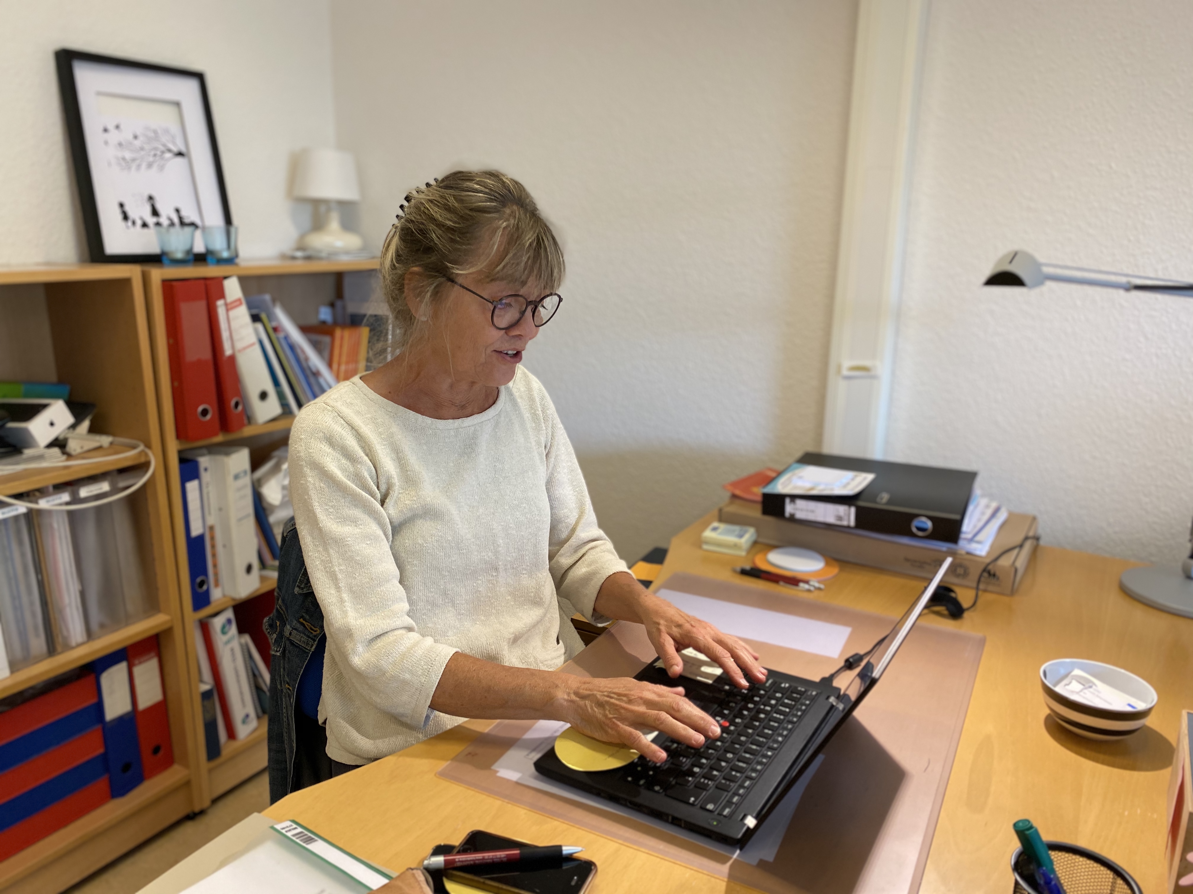 Elsebeth skriver journal