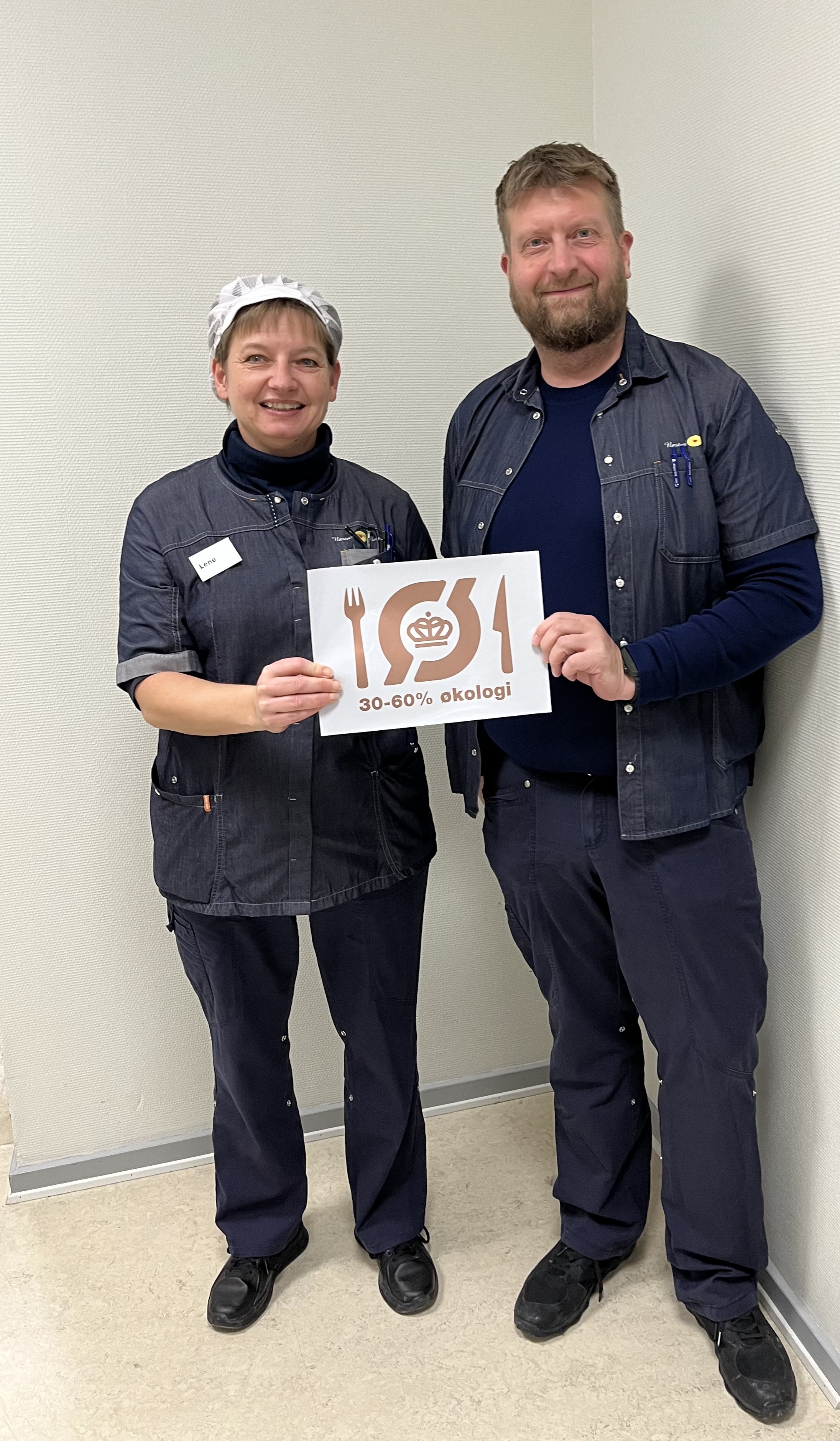 Ansatte i Næstved Madservice modtager økologisk spisemærke i bronze